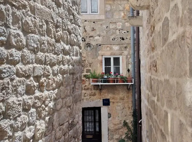 Crocant House