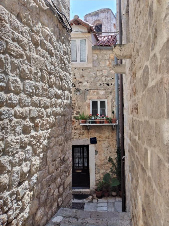Crocant House *